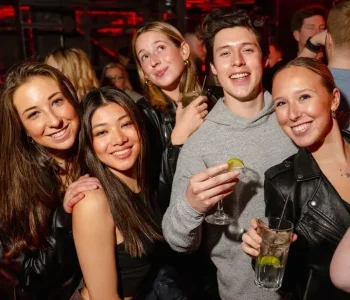 gallery-crowd-6