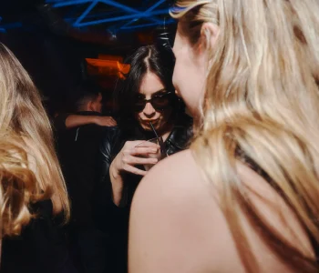 gallery-crowd-7
