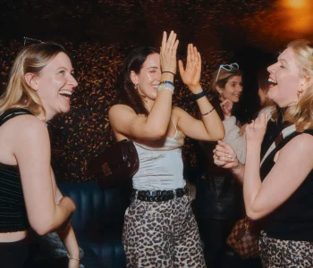 gallery-crowd-8
